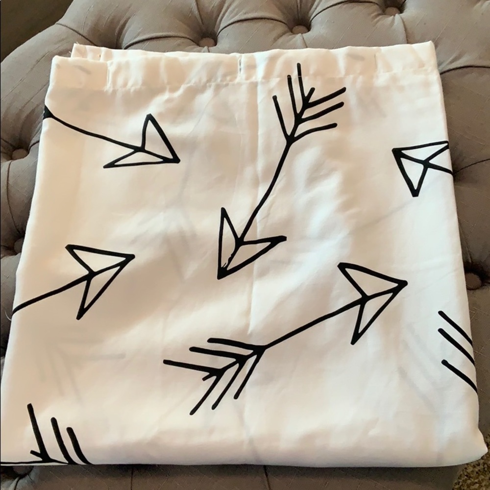Arrow pattern shower curtain